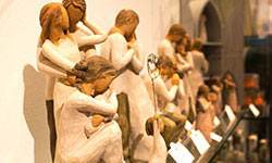 Die gesichtslosen Willow Tree Engel und kleinen Figuren der englischen Künstlerin Susan Lordi